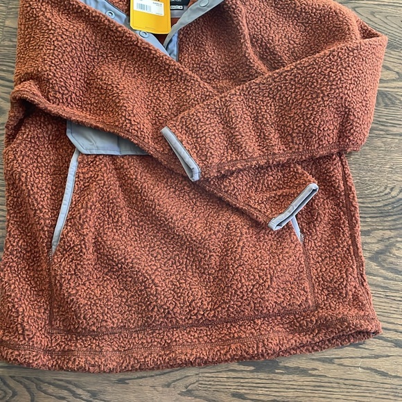 NWT Carhartt women’s fleece pullover - Picture 8 of 10